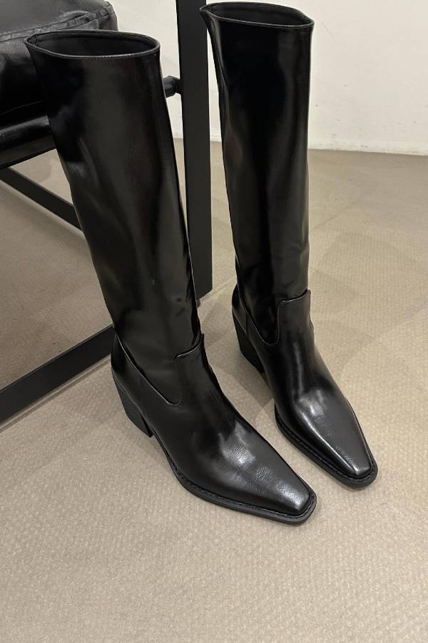 Retro pointed-toe chunky heeled high boots