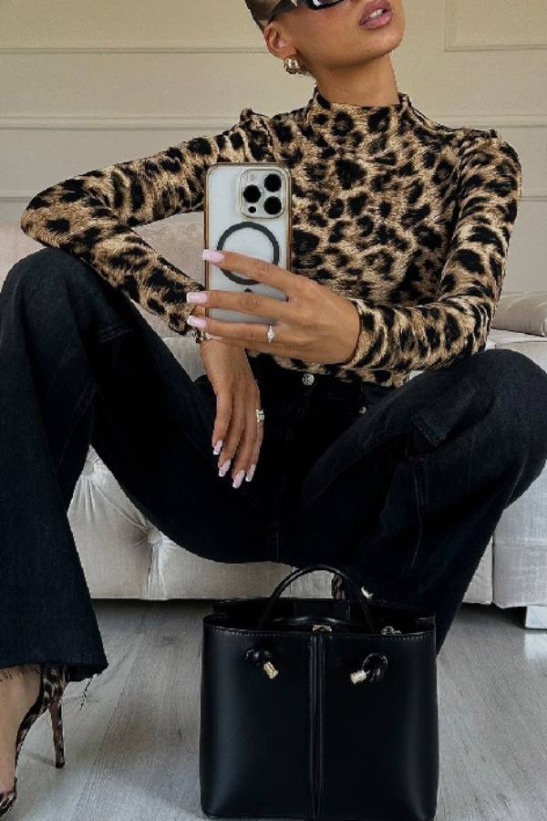 Leopard print turtleneck slim-fit long-sleeved top