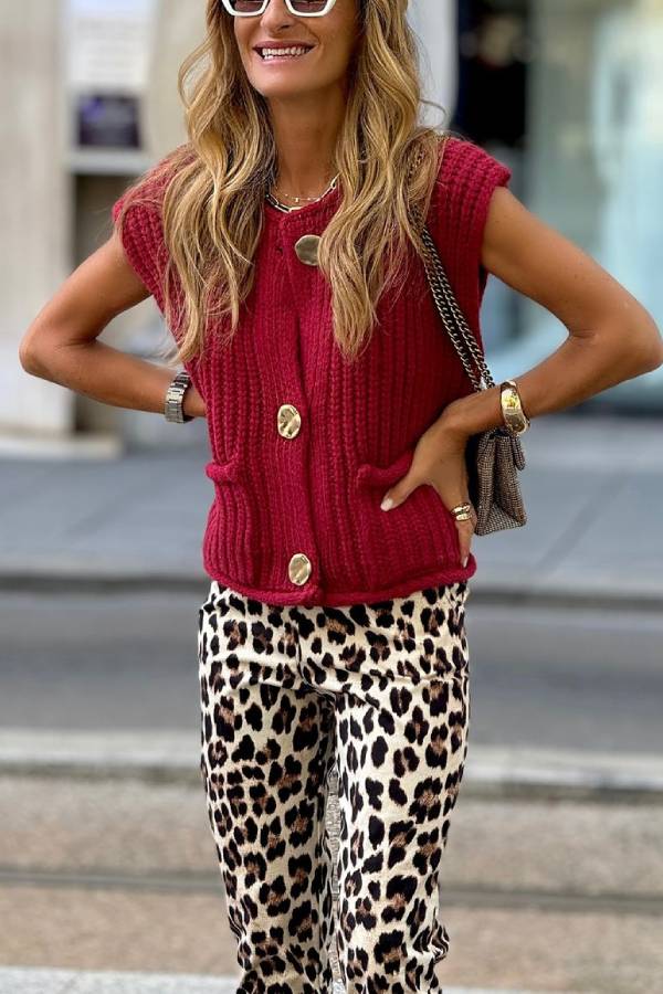 Single Breasted Pocket Cropped Chunky Knit Cardigan Sweater