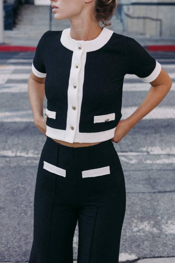 Fashionable Contrast Color Knitted Short-sleeved Button-down Top