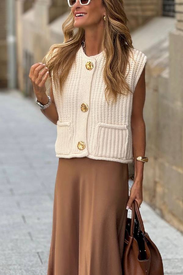 Single Breasted Pocket Cropped Chunky Knit Cardigan Sweater