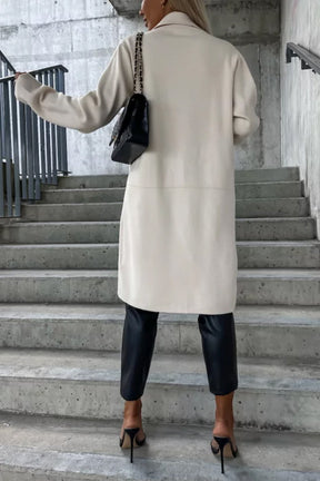 Trench coat with large lapel pockets