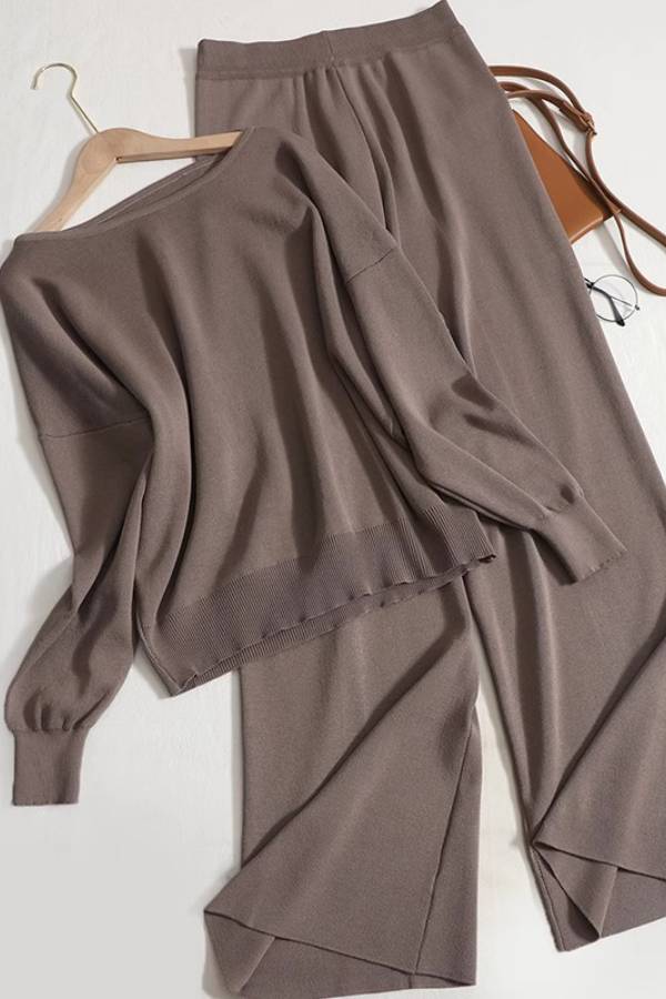 Off-shoulder knit wide-leg pants suit