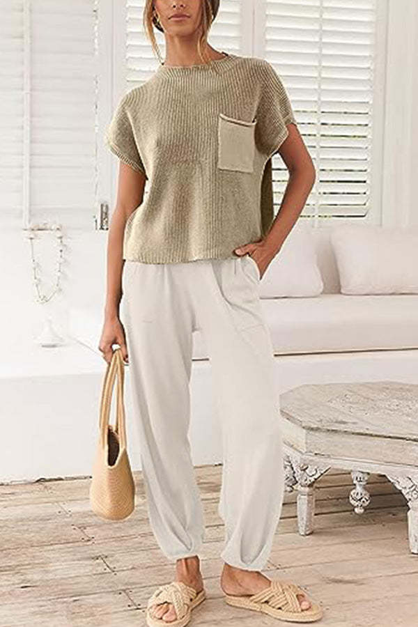 Short-sleeved T-shirt and trouser suit with pockets