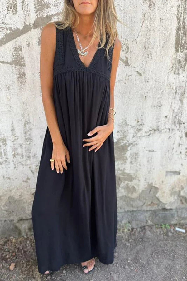 Lace sleeveless V-neck black dress